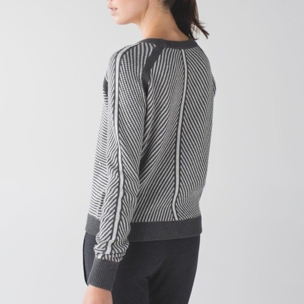 Lululemon Devi Crew Neck Pullover Sweater Womens‎ Size 8 Gray Stripe Long Sleeve
